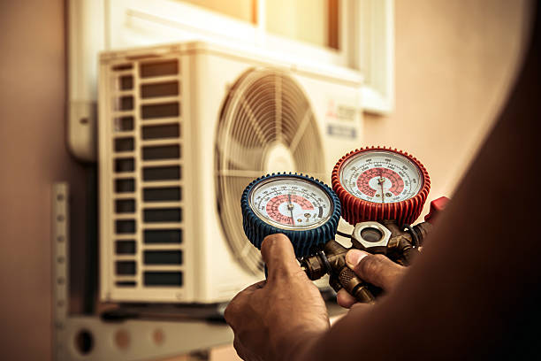 Professional Hvac technician working in Corinth, TX